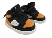 Černo-bílo-oranžové kotníkové botasky Air Jordan vel.21