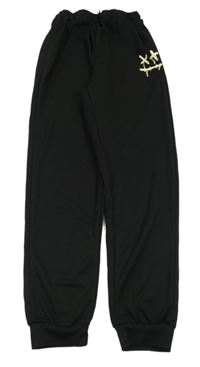 Černé sportovní kalhoty s potiskem 