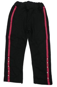 Čierne tepláky s pruhom a perlami