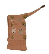 Starorůžová pletená kukla se zvířaty a třásní