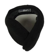Černé klapky na uši
