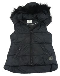 Černá šusťáková zateplená vesta s odepínací kapucí H&M