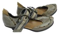 Dámské béžové kožené sandály s uzavřenou špičkou na nízkém podpadku Rieker vel. 40