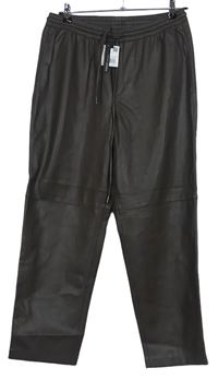 Dámske hnedé koženkové slouch nohavice MNG