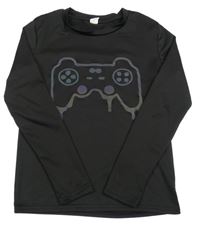 Čierne tričko s ovladačem