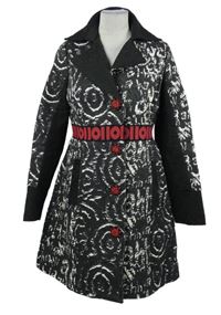 Dámský černo-bílý vzorovan jarní kabát 
