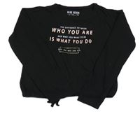 Čierne crop tričko s nápisom Blue seven