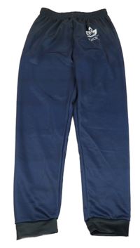 Tmavomodré športové tepláky s logom