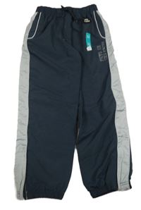 Nové - tmavomodro-šedé šusťákové podšité kalhoty s nápisy Rebel