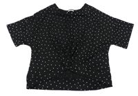 Čierno-biele bodkovaná é vzorované oversize crop tričko s překřížením F&F