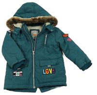 Tmavozelená šusťáková zimní bunda s nášivkami a kapucí LC Waikiki