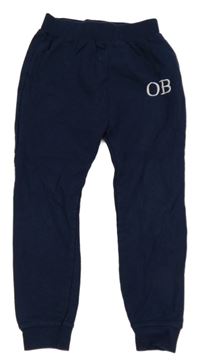 Tmavomodré tepláky s písmeny