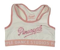 Bílá sportovní lambáda s nápisem Pineapple