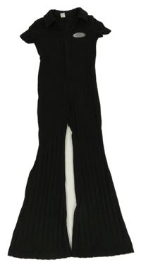 Čierny úpletový nohavicový flare overal s nášivkou a golierikom shein