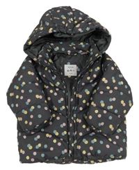 Tmavosivá zimná bunda s farebnymi bodky a kapucňou