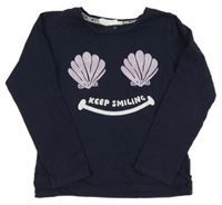 Tmavomodré tričko s mušlemi