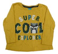 Okrové tričko s nápismi a mývalem little kids