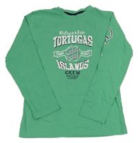 Zelené triko s nápisem