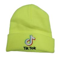 Neonově žlutá pletená čepice - TikTok