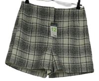 Nové - Dámske čierno-biele kockované pletené kraťasy Primark