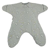 Světlešedý zateplený overal s tučňáky do autosedačky