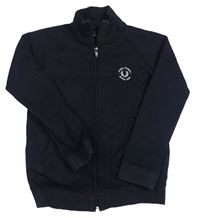 Tmavomodrá prepínaci mikina s nápisom Fred Perry