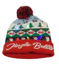 Červeno-tmavomodro/zeleno-bílo-světlemodrá vánoční čepice se Santy a stromečky a žárovičkami a bambulí