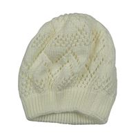 Smotanová perforovaná pletená čapica