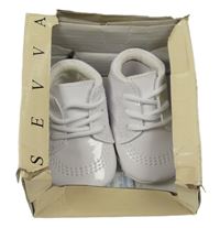 Nové - biele lesklé cápačky