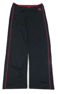 Čierne športové nohavice s vínovým prošitím