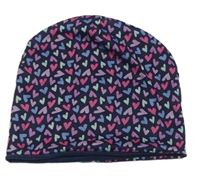 Tmavomodrá čepice se srdíčky