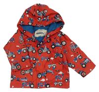 Červená nepromokavá jarná bunda s traktormi a kapucňou