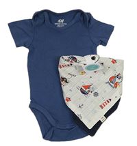 2Set - Tmavomodré body H&M + bílo/tmavomodrý mušelínový šátek/slinták s lodičkami millly and mortimer