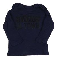 Tmavomodré triko s nápisem George