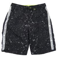 Černé skvrnité plážové kraťasy s nápisy