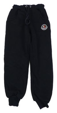 Černé tepláky s nášivkou Moncler