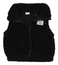 Čierna huňatá vesta s nášivkou