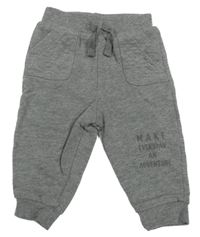 Sivé tepláky s nápisom George