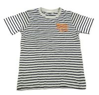 Světlešedo-tmavomodré pruhované tričko s nápisem 