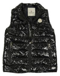 Černá lesklá prošívaná zateplená vesta s nášivkou Moncler