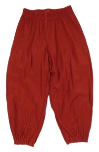 Červené plisované voľné é nohavice