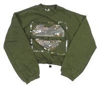 Khaki crop mikina s army srdiečkom a překlápěcími flitre Matalan