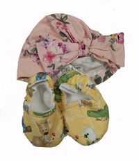 2set - Růžová květovaná bavlněná turbanová čepice s mašlí + žluté capáčky se zvířaty vel. 18