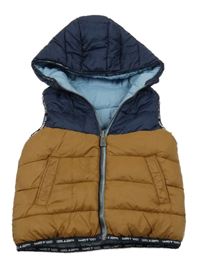 Hnědo-tmavomodrá šusťáková zateplená oboustranná vesta s kapucí C&A