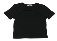 Čierne rebrované crop tričko s prestrihom C&A