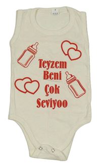 Smetanové body s nápisem se srdíčky a lahvemi