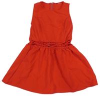 Červené šaty s prestrihmi