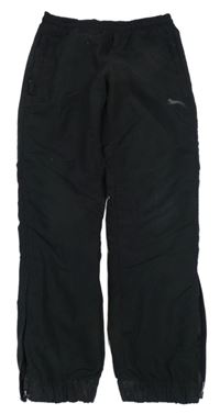 Čierne šušťákové funkčné nohavice Slazenger