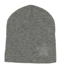 Sivá čapica s kamienkami