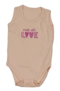 Svetloružové body s nápisom